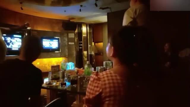 骗老公加班去五星豪华酒店偷情分公司同事,全程记录湖南35岁人妻公司聚会偷情男同事 预览截图 2