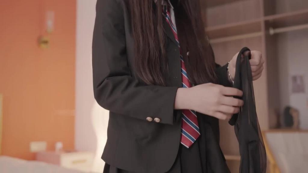 【网红萝莉】稀缺内部万元定制流出JK少女户外露出4/4 预览截图 3