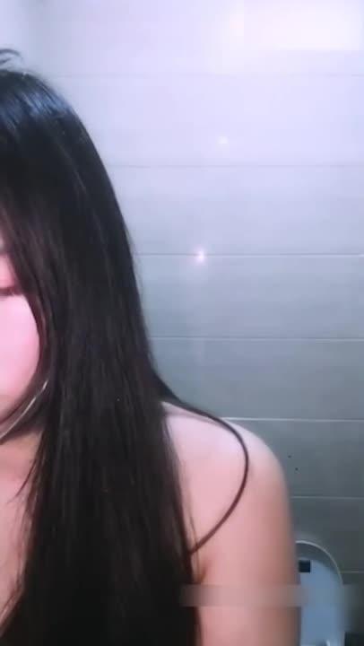户外高能网红美女主播【调皮】广场酒吧搭讪飚车 预览截图 6