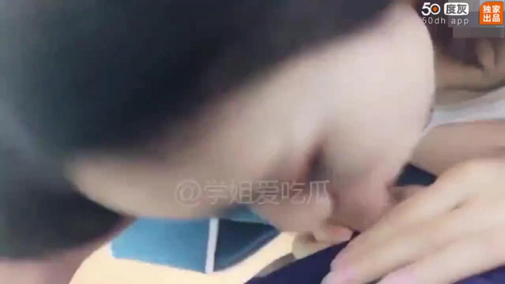 【乱伦通奸门】小姨子拿鼻音套勾引姐夫,妹子你的逼好黑啊,被多少男人操过 预览截图 4