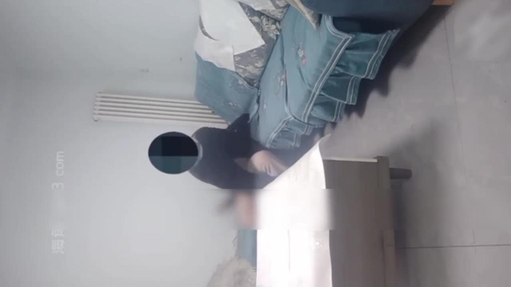【儿媳自拍】G罩杯巨乳儿媳主动勾引醉酒公公在沙发上做爱被内射.。。独守空房‘刘雯’勾引公公偷情乱伦记录 预览截图 4