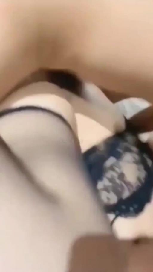 火爆【乱伦偷情】小姨子背着姐姐和姐夫操逼被按在身下疯狂抽插 预览截图 3