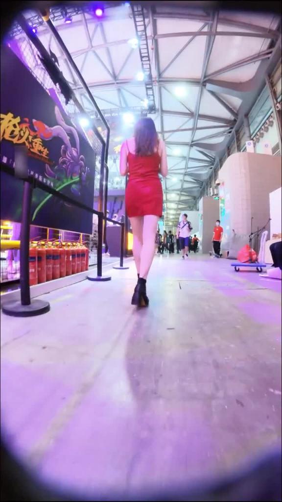 【漫展抄底】步步紧跟抄底黑白色内裤 预览截图 9