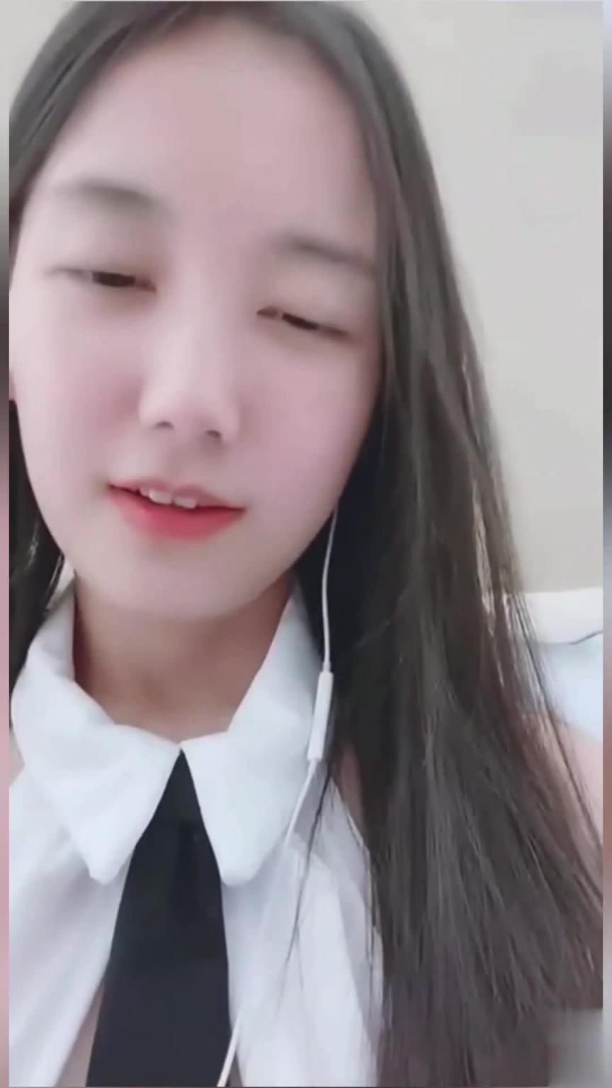 【花椒宁依纯】直播时是被舔逼高潮了吧咬唇表情迷离 预览截图 4