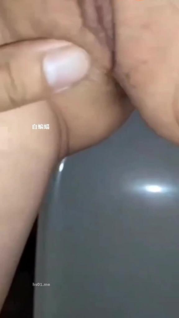 海底捞厕所性爱门-黑丝老板娘和员工在厕所打炮,绝对真实刺激 预览截图 2