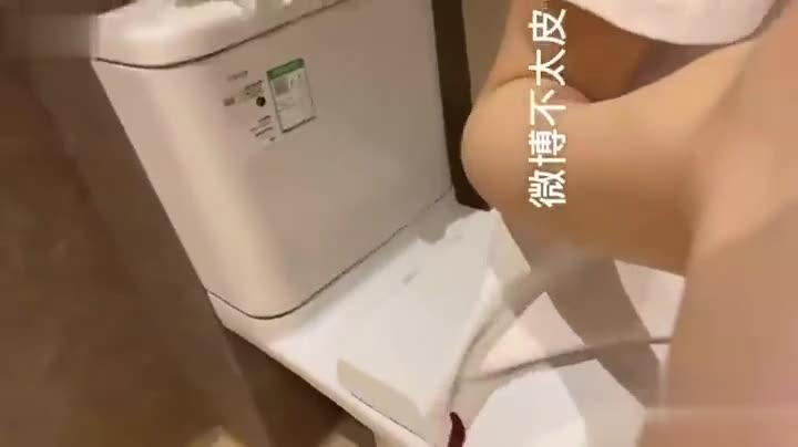 国产自拍万人求购极品网红小萝莉丝足恋足福利 预览截图 3