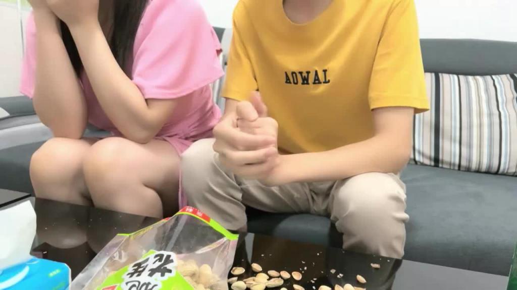 白嫖美少妇,妹子背着老公跟炮友偷情被无套内射 预览截图 6