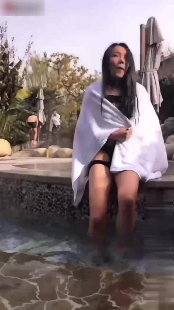 【温泉露出 车震喷水】老司机带上女友,泡温泉操逼吧,绝对刺激 预览截图 6