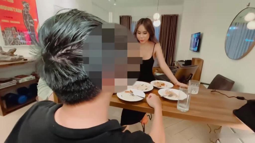 万人求购,Tiktok网红「chibi」勾引闺蜜男友，性感纹身模特DJ,闺蜜面前和她男友做爱。 预览截图 2