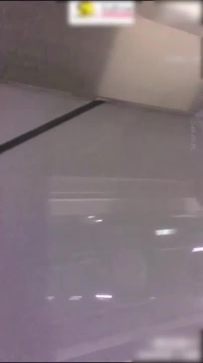 【最强抄底】机场地铁站蹲守下班空姐,一网打尽全集 预览截图 1