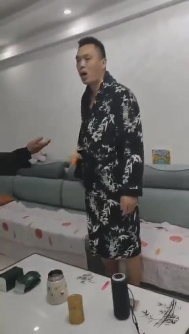 捉奸现场，网红莉莉安婚内出轨！养男人养到家里来了…… 预览截图 3