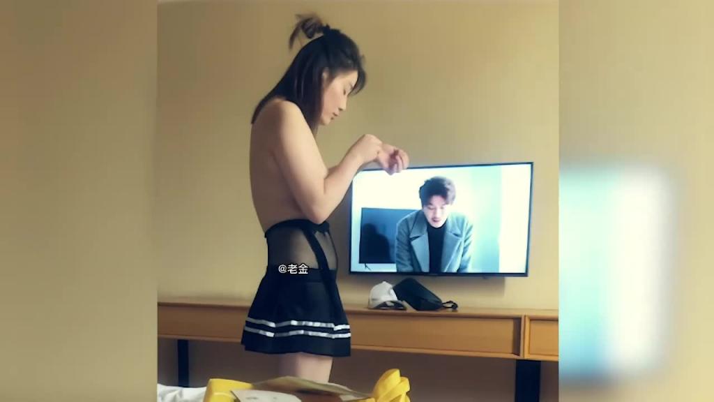 哈尔滨仁和服装店D奶大嫂出轨小叔子,后续,问大嫂多久没做爱了,和别人操过么? 预览截图 6