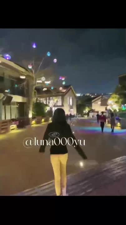 1 【重金定制】性瘾女神[露娜000]景区商场地铁人前极限露出啪啪内射！母狗属性拉满，最全合集. 预览截图 3