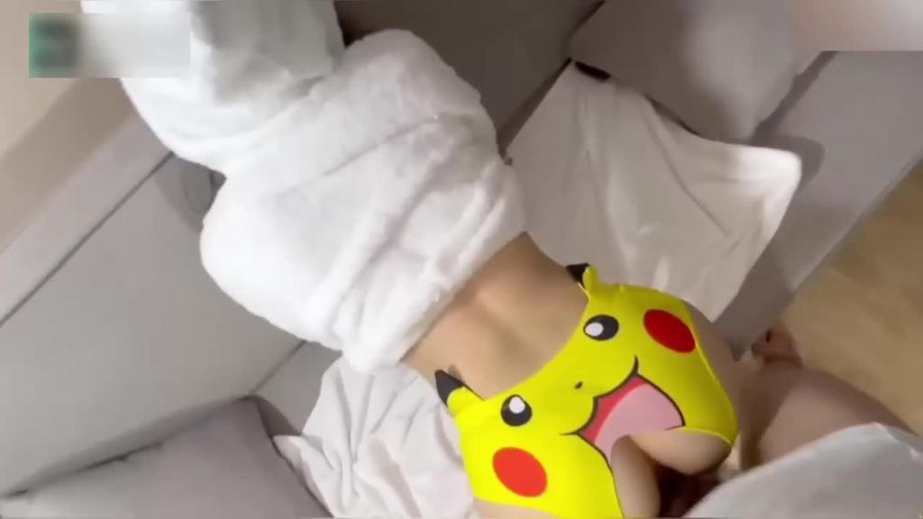【兄妹乱伦】无毛蝴蝶穴萝莉少女被表哥无套内射哥我会怀孕么 预览截图 9