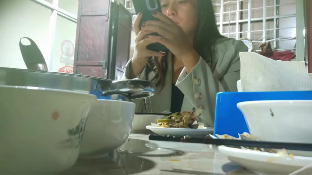 真实绿帽夫妻交换妻群P:我们一起双插你老婆啊,微信上约定先吃饭然后酒店一起双插对方老婆 预览截图 9