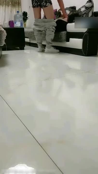 【姐弟乱伦】姐夫刚上班 骚货姐姐就穿上情趣黑丝勾引弟弟做爱 预览截图 2