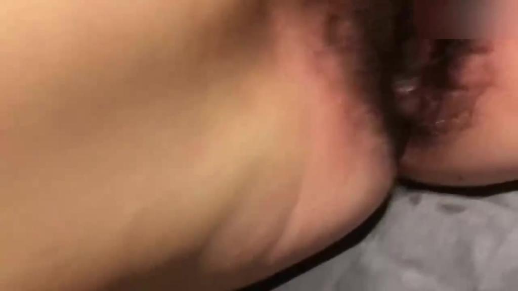 叔嫂通奸，哥哥出差嫂子饥渴难耐，勾引小叔子双手狂扣喷 预览截图 7