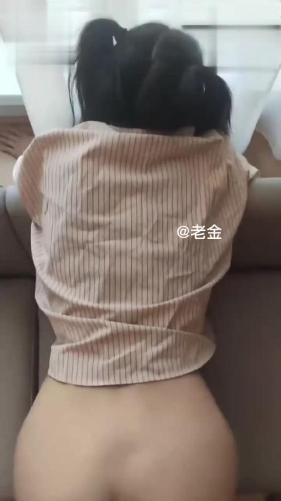 【兄妹】最新乱伦流出,极品双马尾表妹偷晴,隔壁居然是表妹公公婆婆,被发现 预览截图 3