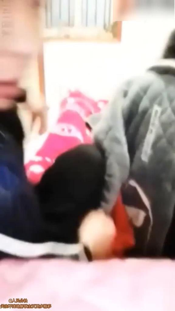 【母子乱伦】全国各地强上妈妈大合集，全程配字幕 预览截图 3