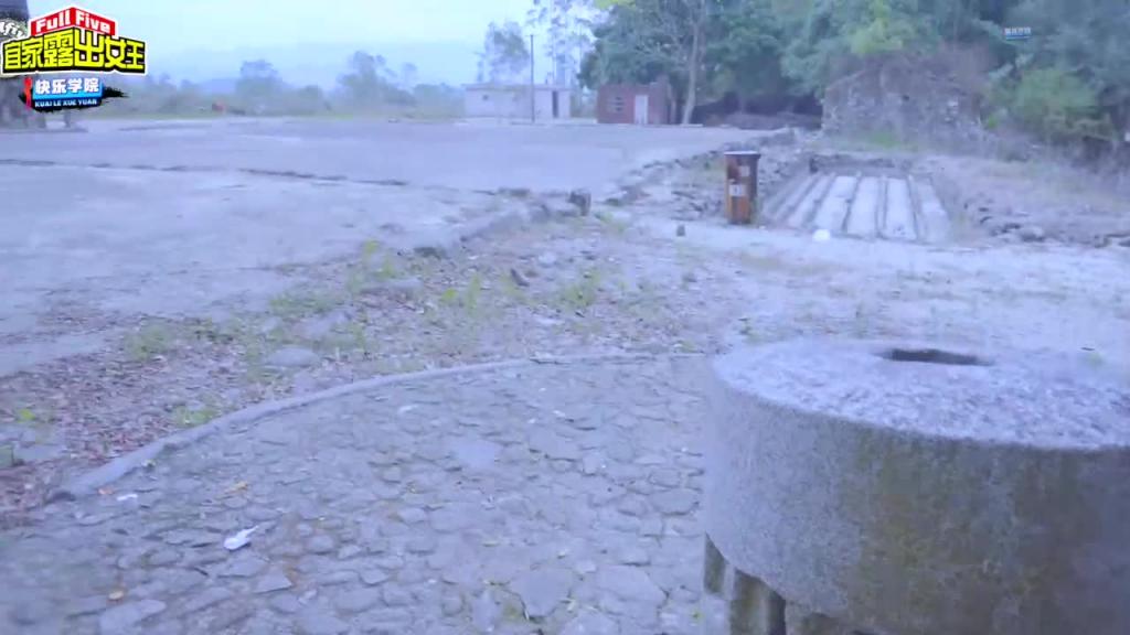 【宜家女主】露出女王,幽静的村子小河边尽情玩耍“坐标-桐庐石舍村” 预览截图 6