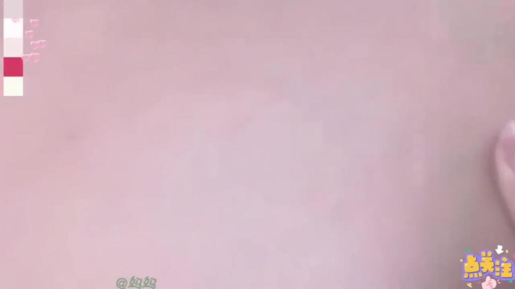 【强奸妈妈被操哭后续第四部】母子乱伦妈妈正在打扫卫生被儿子强行拖进房间操逼，妈妈哭喊着让儿子别草了 预览截图 2