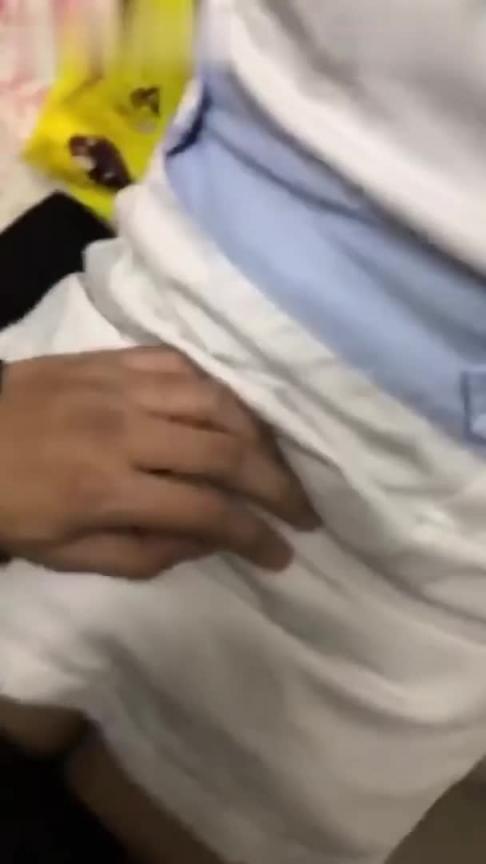 超刺激!偷偷干正在上班的眼镜小护士,工作台、更衣室掀起护士裙后入!紧张刺激!露脸 预览截图 11