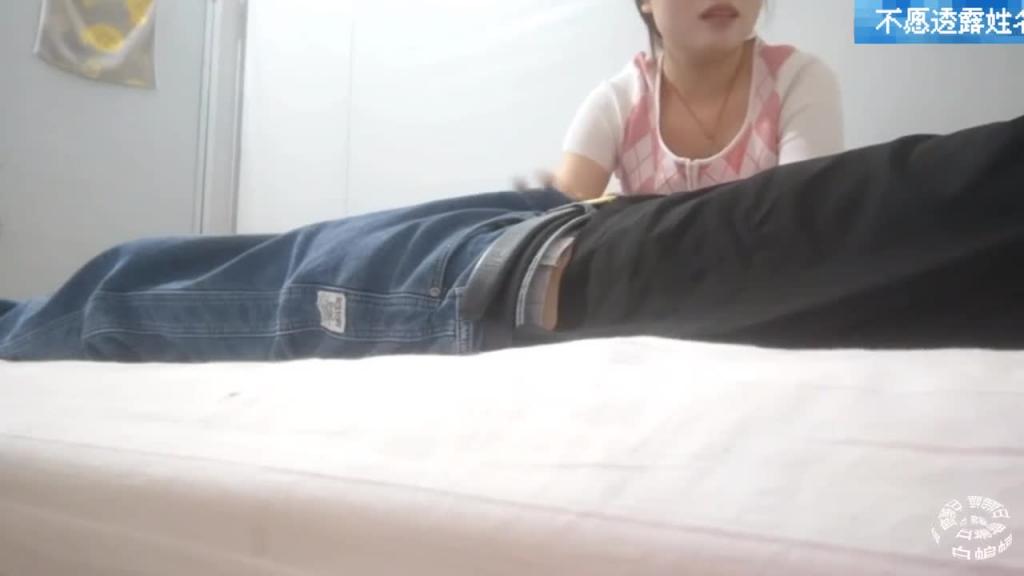 大哥按摩会所约操离婚熟女技师,温柔口交主动扶着鸡巴进洞 预览截图 5