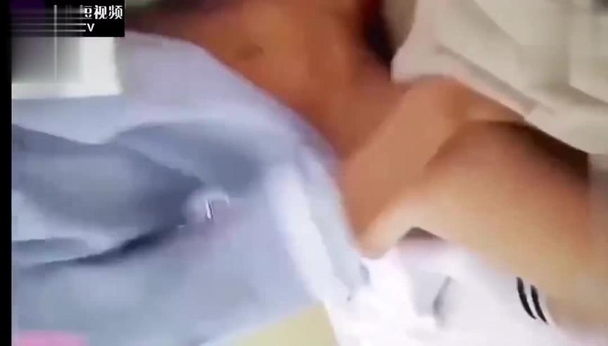 【兄妹乱伦】真实兄妹乱伦，一边乱伦一边司机对白，最后直接无套内射 预览截图 8