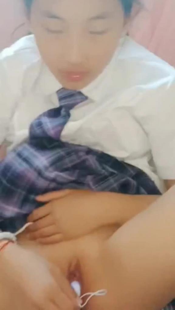 女儿偷偷玩妈妈震动棒 预览截图 8