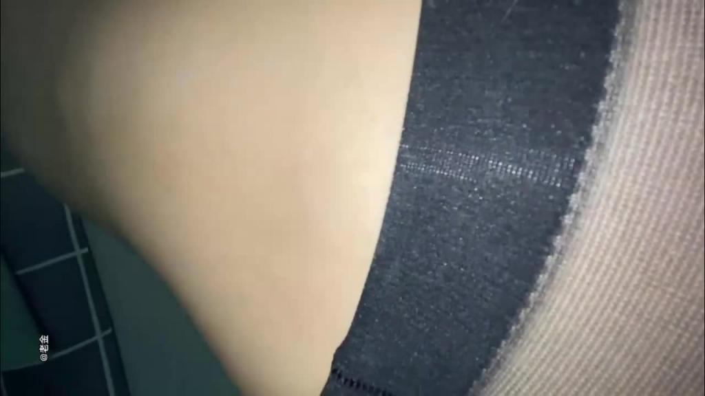 极品反差婊大奶馒头逼武汉大学校花,各种反差,小母狗叫爸爸。 预览截图 6