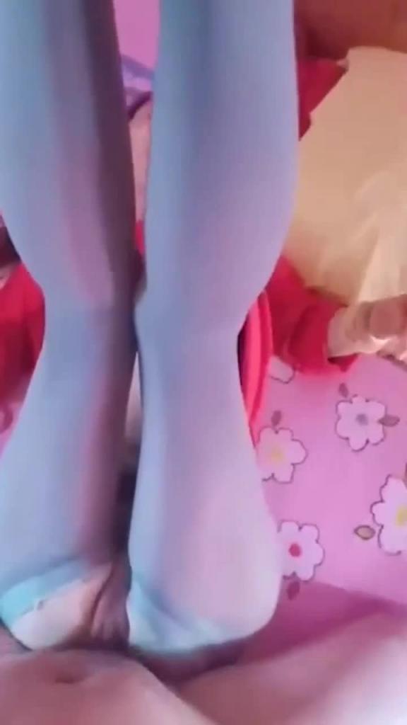 [母子乱伦]妈妈很卖力的帮儿子口交 预览截图 5