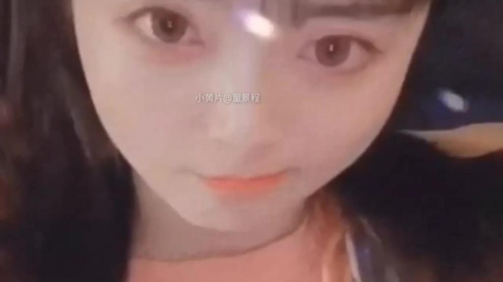 【顶级抖音女神】大神包养抖音萝莉网红，忽悠带闺蜜一起下海！ 预览截图 1