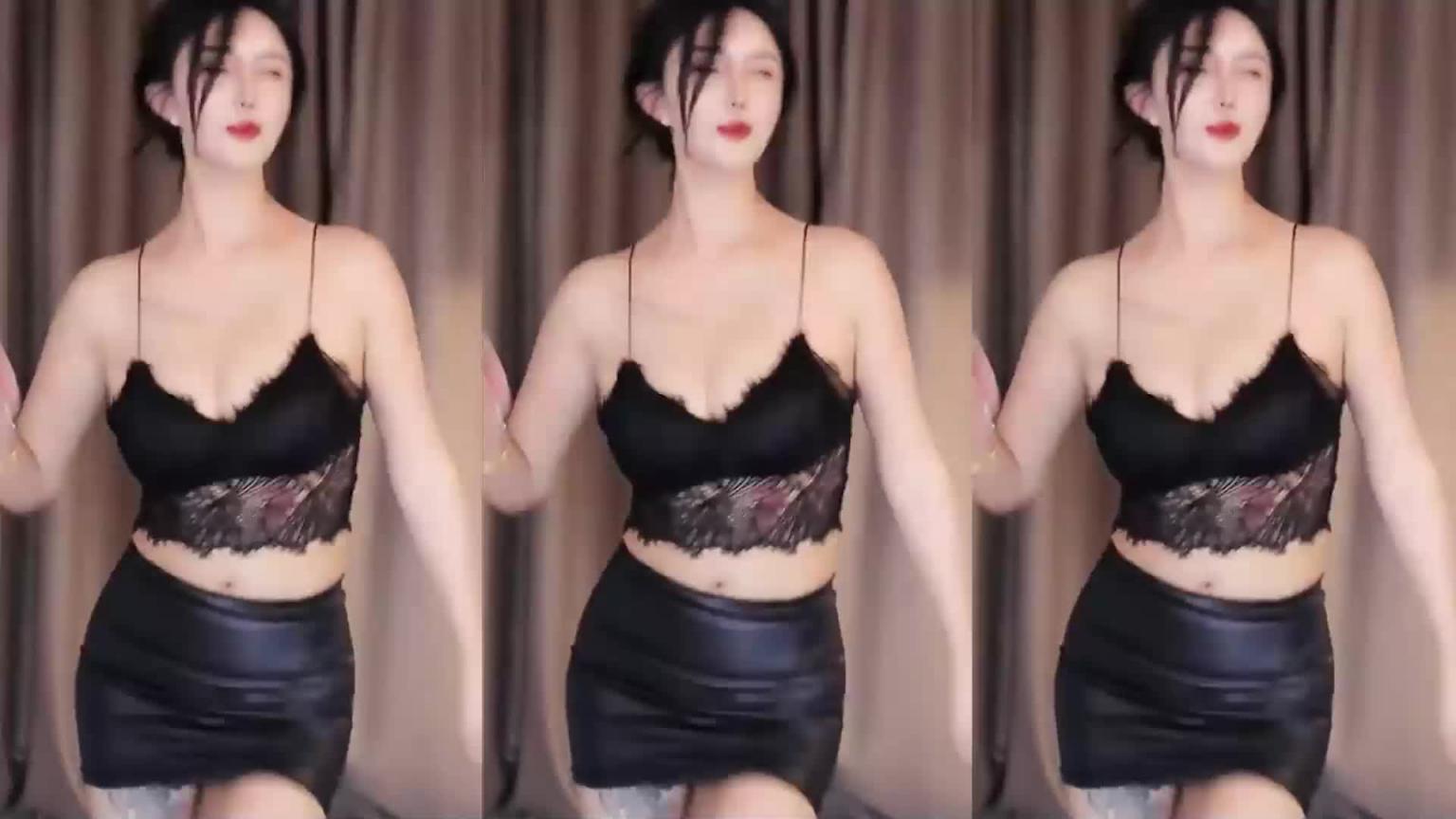 网易CC直播【依阳baby】巨乳翘臀丝袜美腿性感骚舞福利 预览截图 6