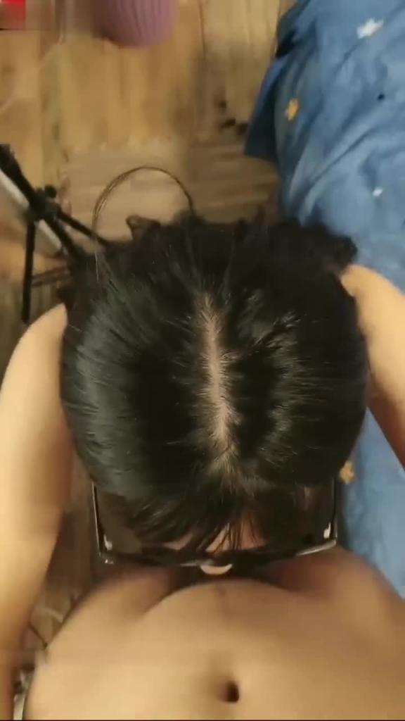 【经典磨豆腐清纯少女和阿姨3P】共享一个男人，互相舔逼舌吻 预览截图 8