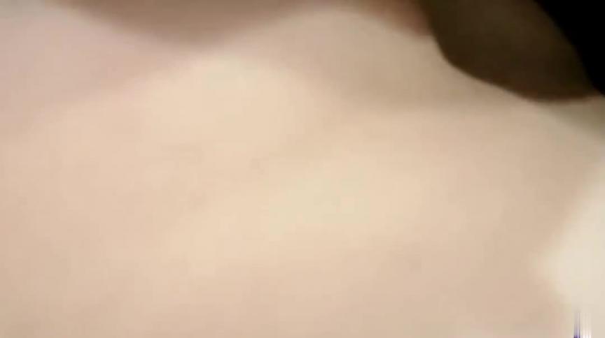【精品泄密】正在写作业的大三美女拉过来脱衣开操_无套爆操极品漂亮美穴翘丰臀后入感觉超刺激 预览截图 1