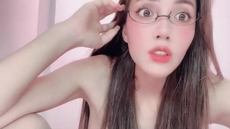 【新人下海】⑦极品新人主播 骚炸了~大尺度道具自慰~喷水 名模身材的尤物 预览截图 6