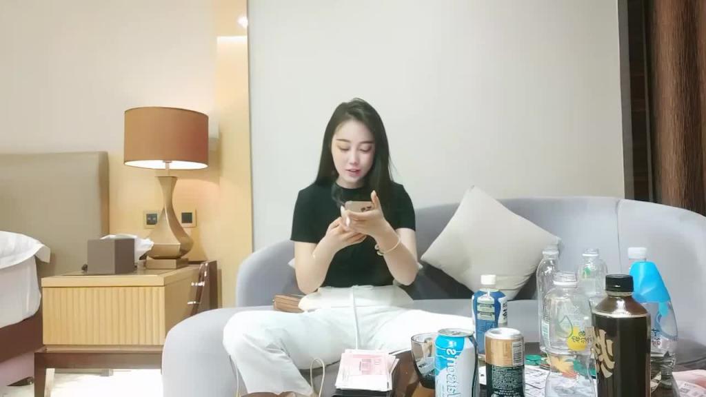 极品翘臀女神 丝毫不怜香惜玉 暴力玩弄操出哭腔 预览截图 3
