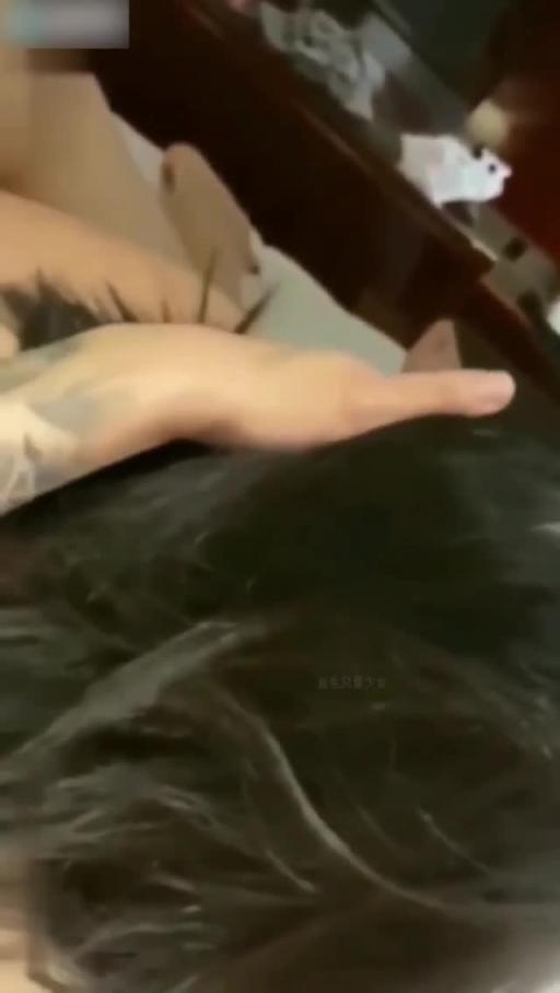 网曝泄密杭州美女宋雯被男友全裸调教舔脚 掐脖3p轮流爆肉!全程露脸母狗属性拉满 预览截图 2