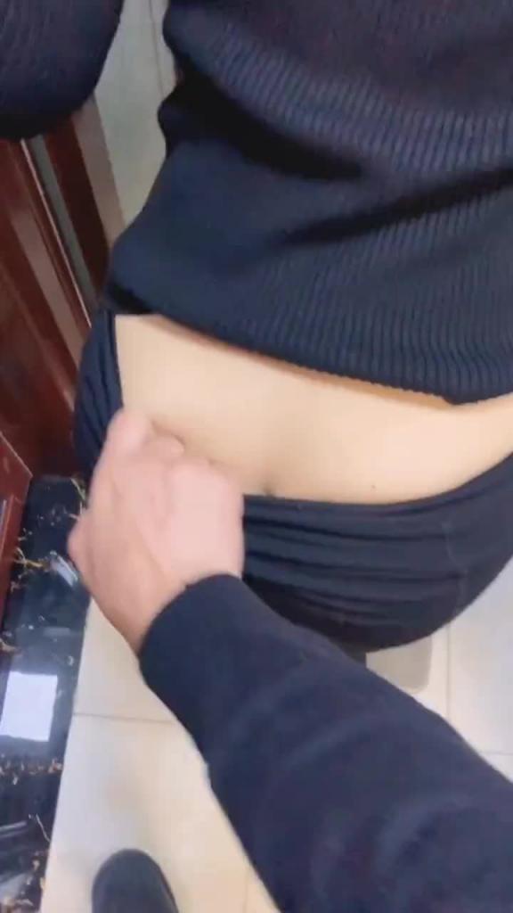 偷情制服嫂子,直接脱掉裤子就开干! 预览截图 6