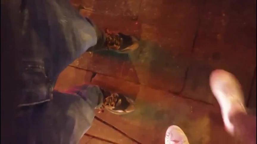 真实夫妻高质量相约KTV饮酒高歌情色游戏换妻4P交换混操 预览截图 3