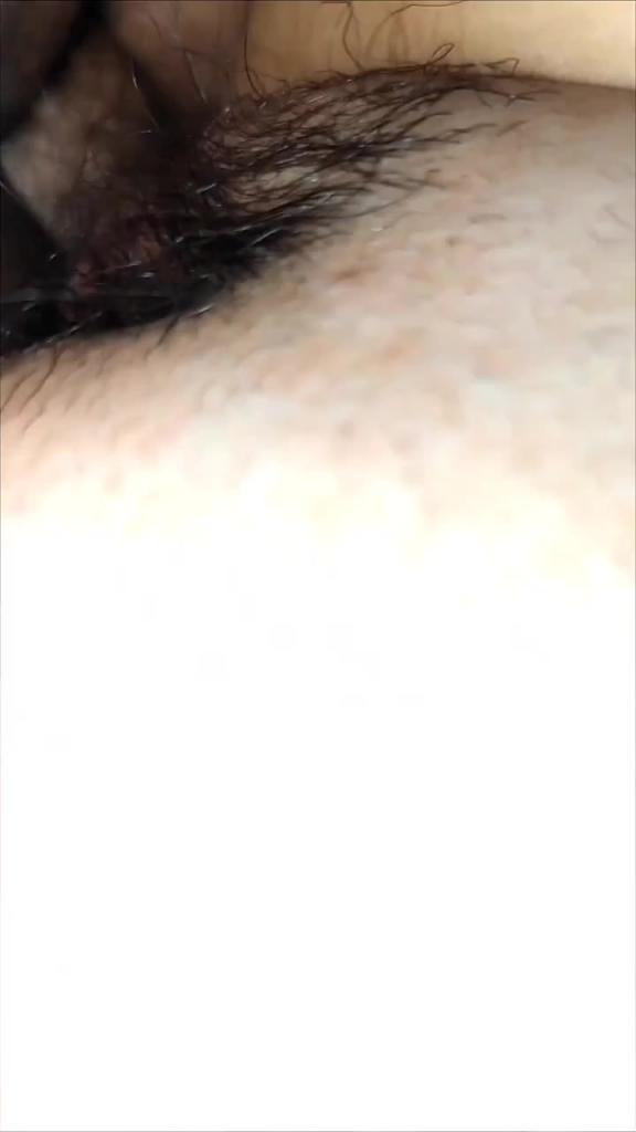【乱伦丈母娘】丈母娘来帮忙带闺女，偷偷潜入发现骚货没穿内裤，这能忍脱裤就干，内射一逼精液 预览截图 10