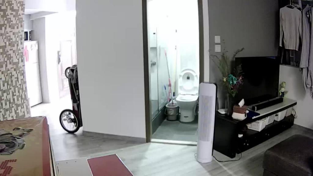 【家庭摄像头】黑客破解家庭摄像头一家三洗澡裸体重点曝光 预览截图 7