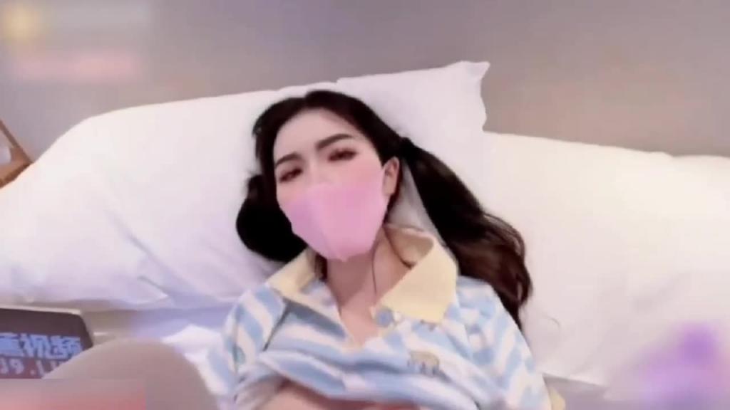 超嫩高中学妹被体育老师爆操淫嘴浪穴 预览截图 8
