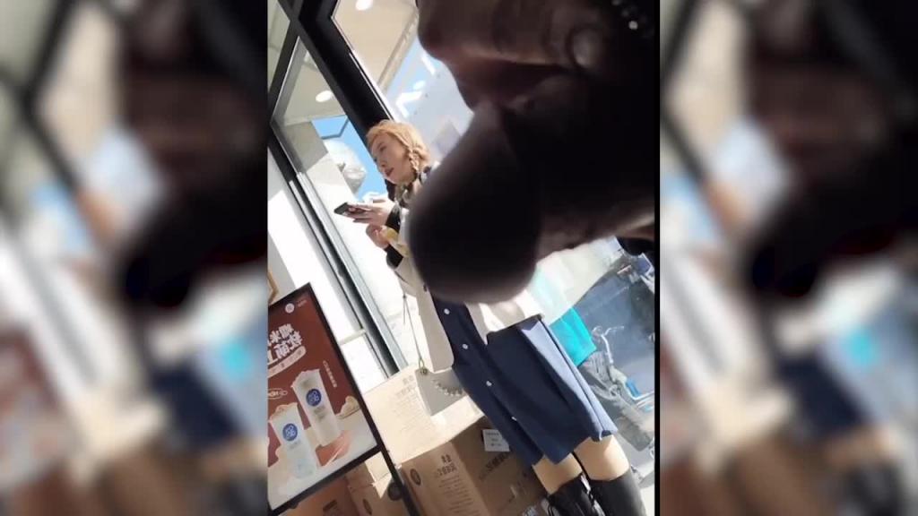 超近距离偷拍裙底风光 预览截图 10