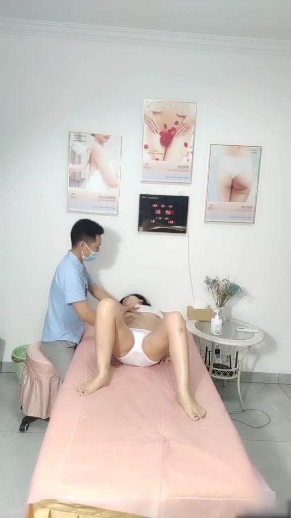 【会所按摩】按摩到一半美女花式被插逼 预览截图 4