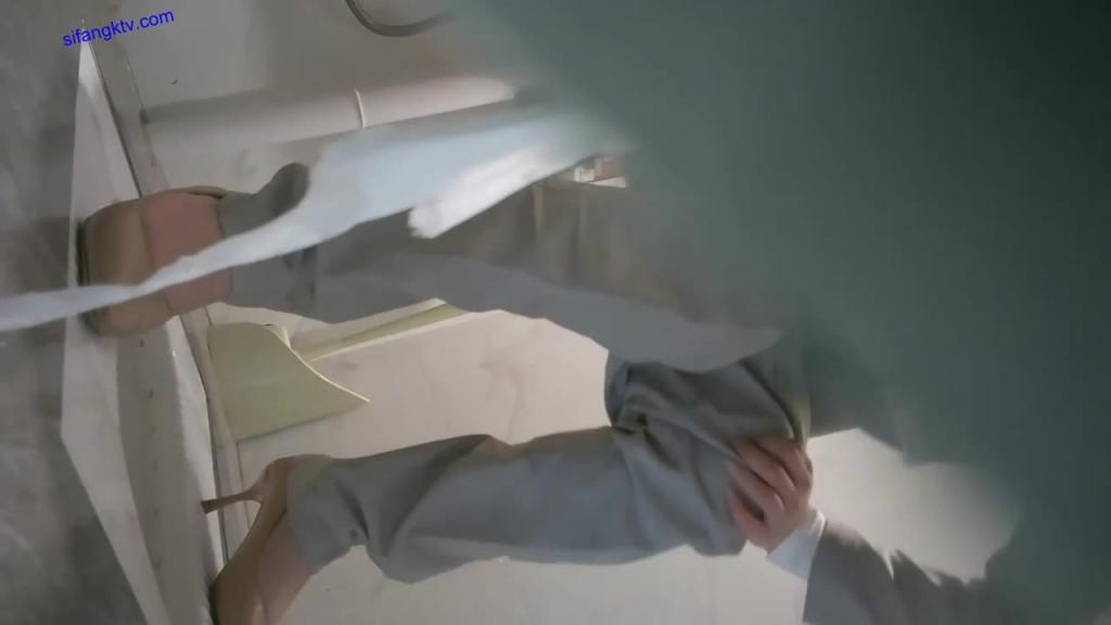 4K超清厕拍隔墙有眼~极品华伦天奴肉丝骚内制服 预览截图 12