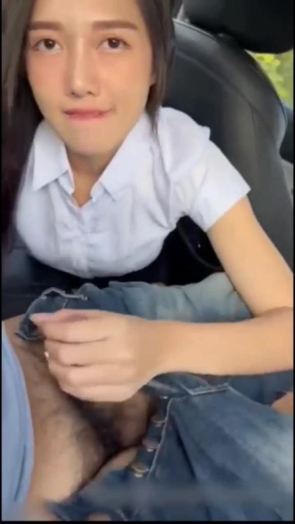 户外偷情同事女友大玩车震。 预览截图 12