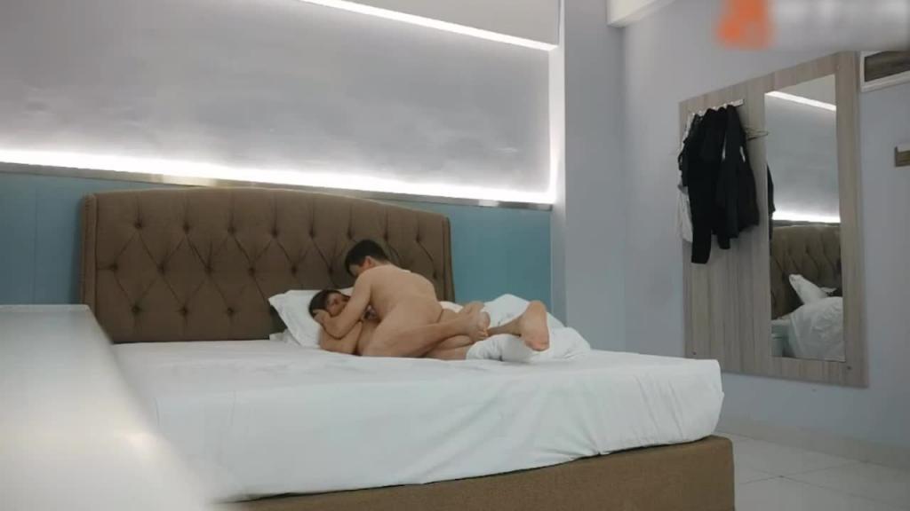 漂亮35岁良家人妻见网友酒店偷情无套内射,人妻背着老公见网友酒店被操 预览截图 7