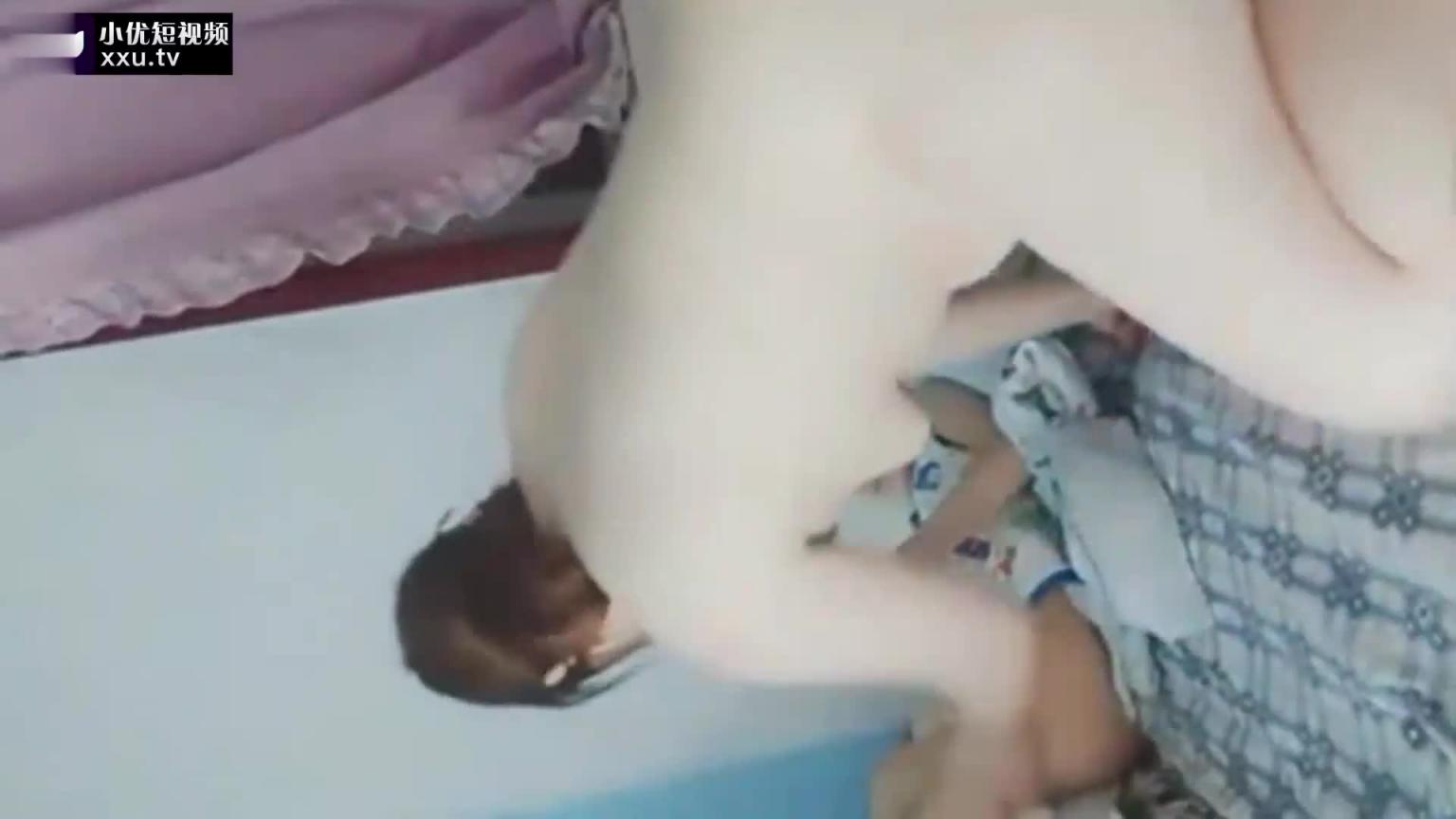 【母子乱伦】太逆天淫荡女主播求跑车竟把儿子小JJ插进穴 预览截图 7