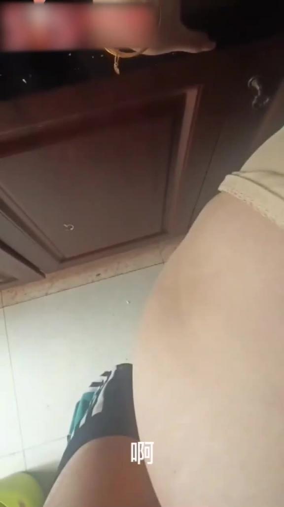 乱伦风骚丈母娘 预览截图 2
